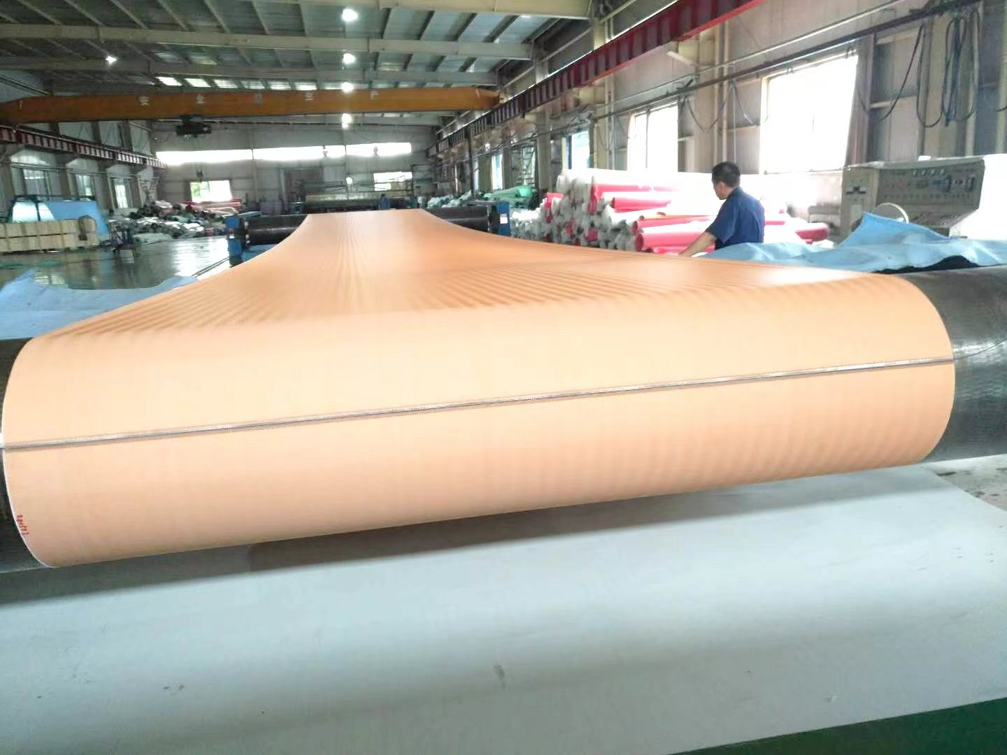 真空帶式過濾機(jī)在工作時(shí)，濾布的狀態(tài)會(huì)如何變化？